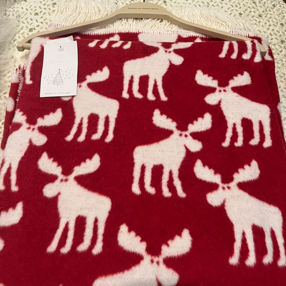 Red & White Moose Throw Blanket with Fringed Edges, Double-Sided, 51” x 67” - Picture 1 of 8